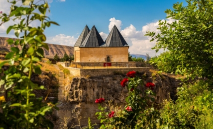 Erzincan-Kemah-Sultanmelik-Tomb