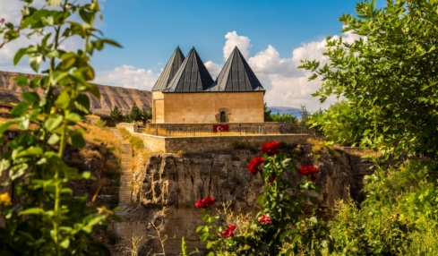 Erzincan-Kemah-Sultanmelik-Tomb